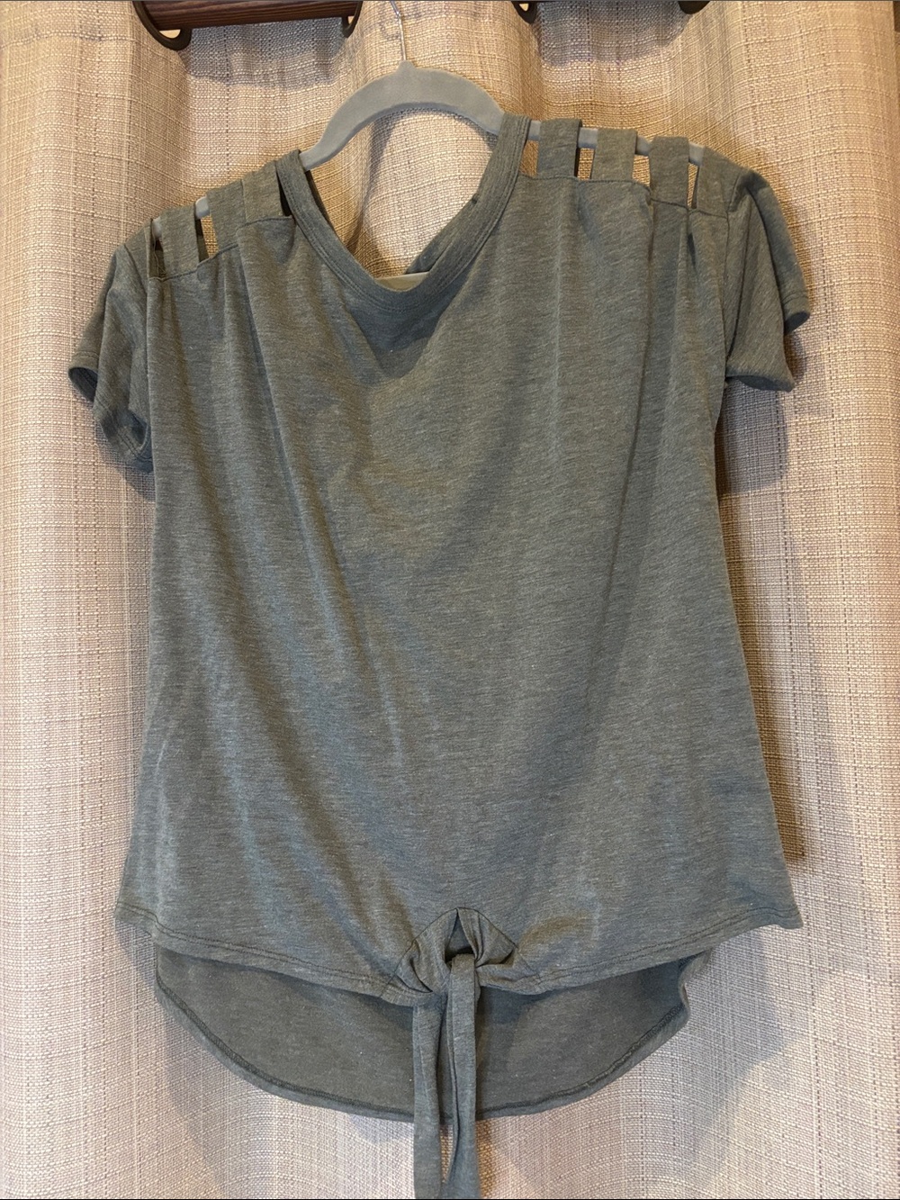 ⭐️ Women’s Cutout Shoulder Tie-Front Top - Green Medium